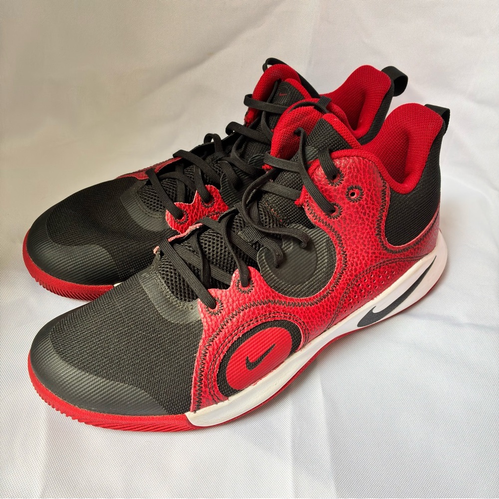 Nike Size 10 shoes CU3503-003 black & red